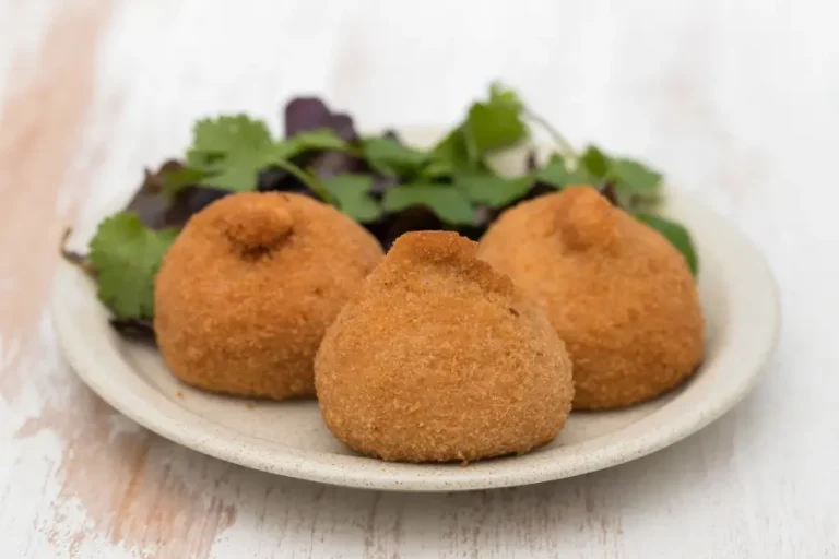 Chicken Croquettes: A Simple Guide to a Tasty Dish 6 Chicken Croquettes