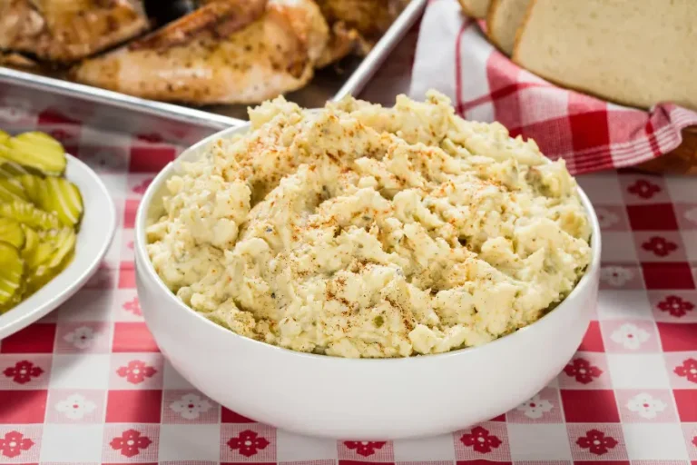 Creamy Potato Salad: A Reliable Side for Any Meal 4 Creamy Potato Salad